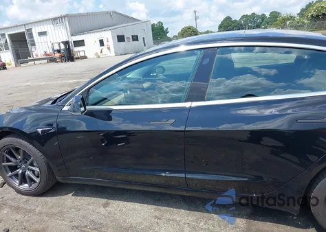 2018 Tesla Model 3 Long Range/Mid Range z USA, uszkodzony, nr VIN 5YJ3E1EA4JF166045